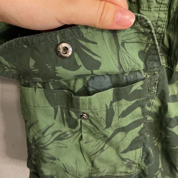 Green utility jacket with tropical print- Size large - Picture 5 of 12